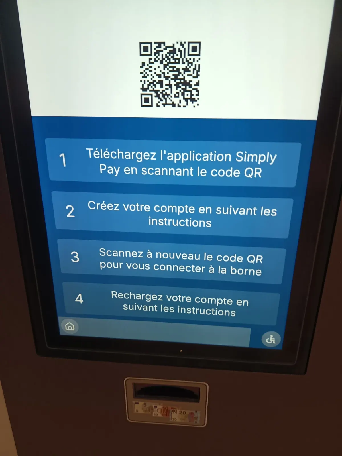 Écran de la borne présentant les étapes d'inscription à l'application Simply Pay